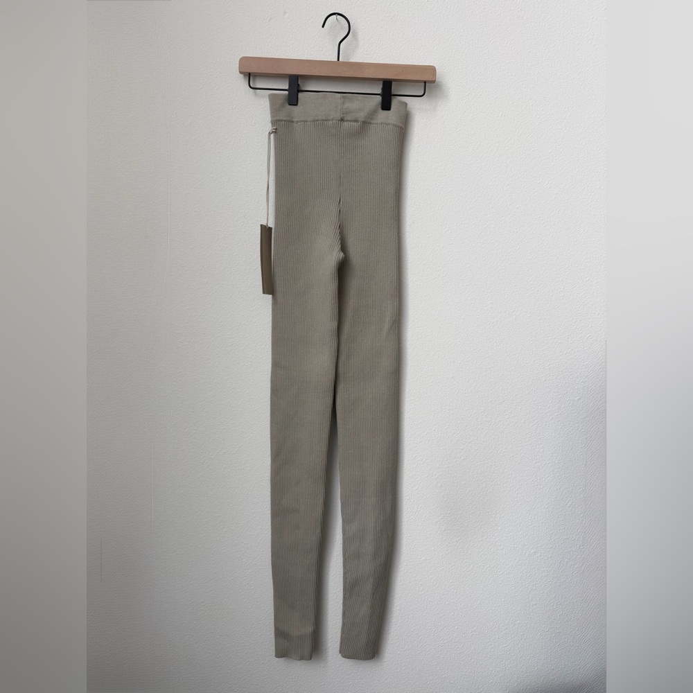 NWT The Fear Of God ESSENTIALS Ribbed Leggings in Seal Grey Size XS - Picture 7 of 11